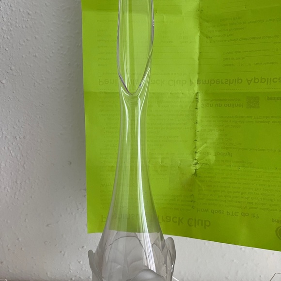 Viking frosted clear epic leaf swung vase - Picture 4 of 6